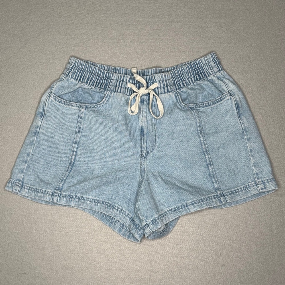 Universal Thread Pull-On Denim Shorts Light Wash Blue Seamed Women Size Medium